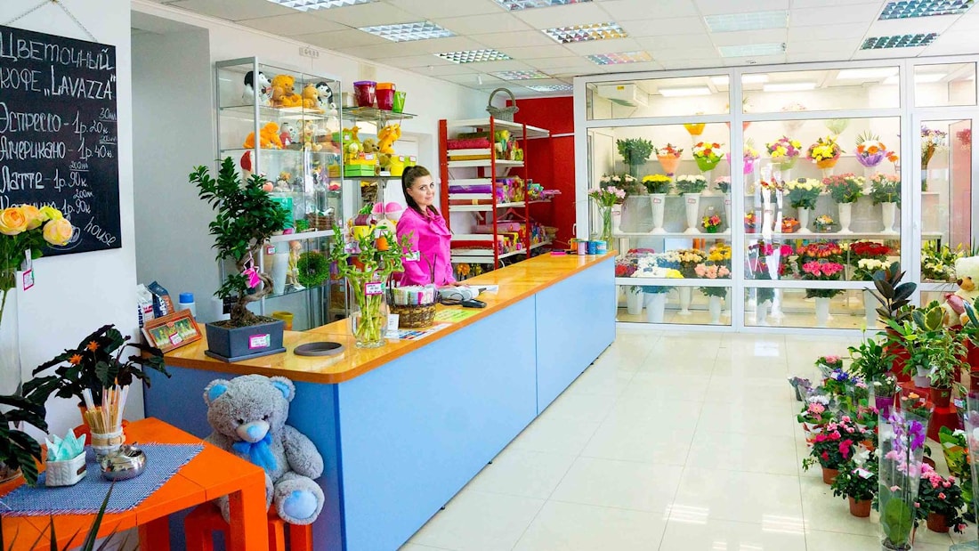 Новополоцк и посетить "Цветочное кафе Lavaccа" в лучшем цветочном магазине города
