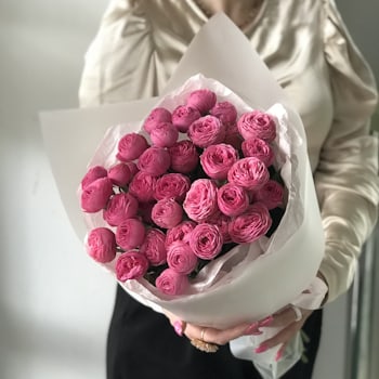 Букет из 9 кустовых пионовидных роз Жизель
