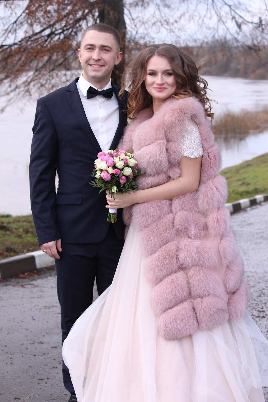 Свадебный букет из кустовой розы "Роза и Фисташка"