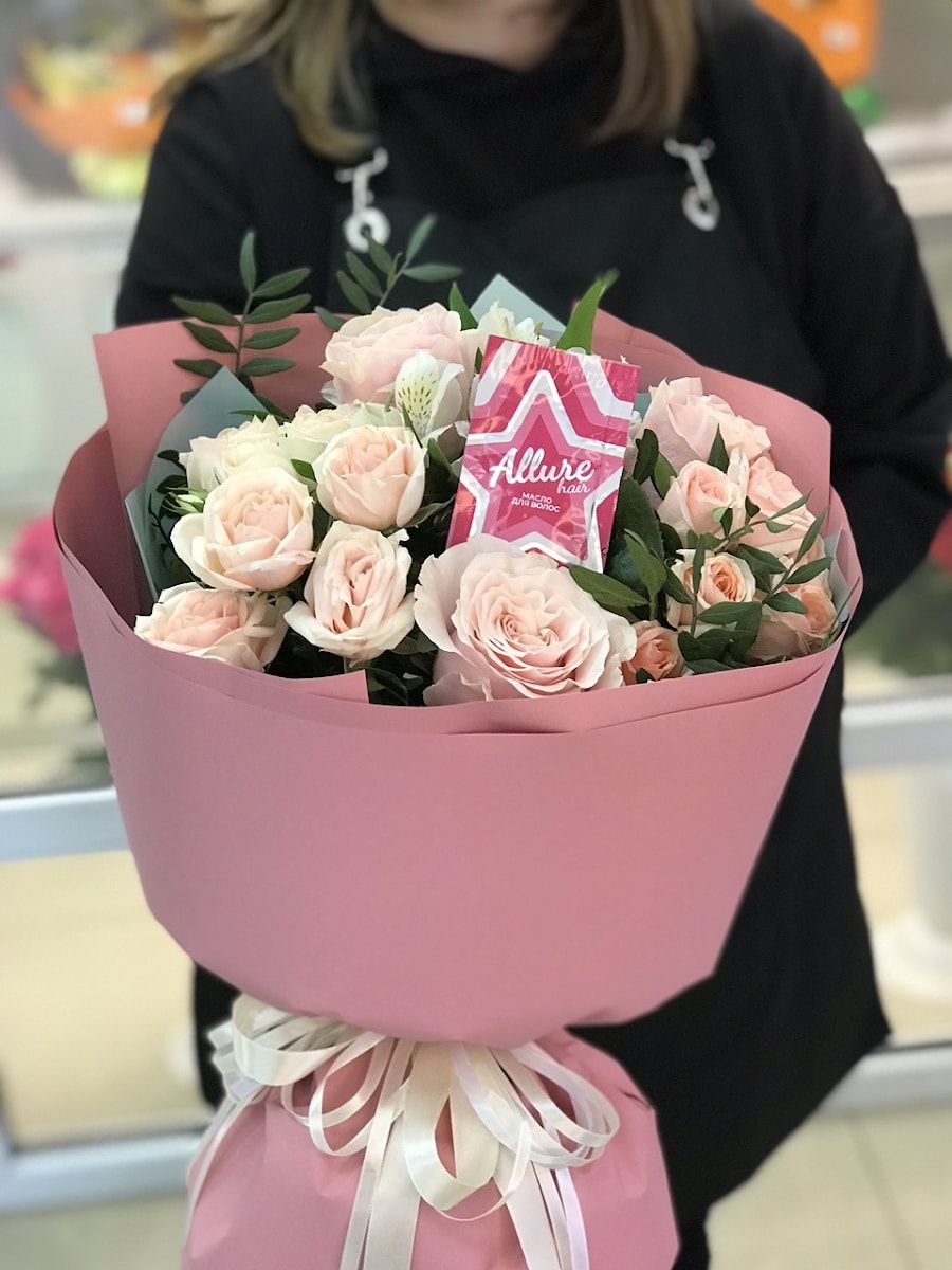 Букет с подарком "Алюр"