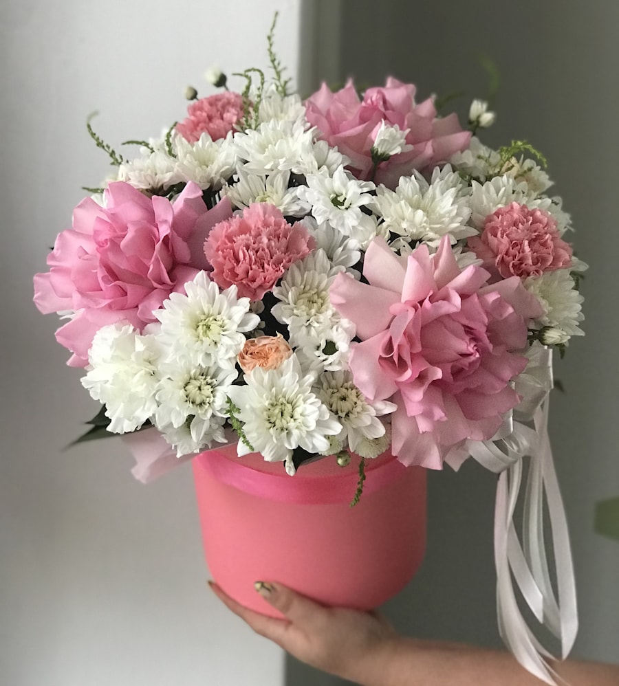 Букет с французскими розами в коробке "ФлораBox"