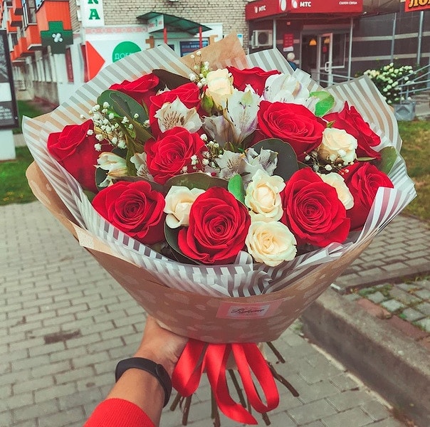 Букет "Фридом и альстромерия"