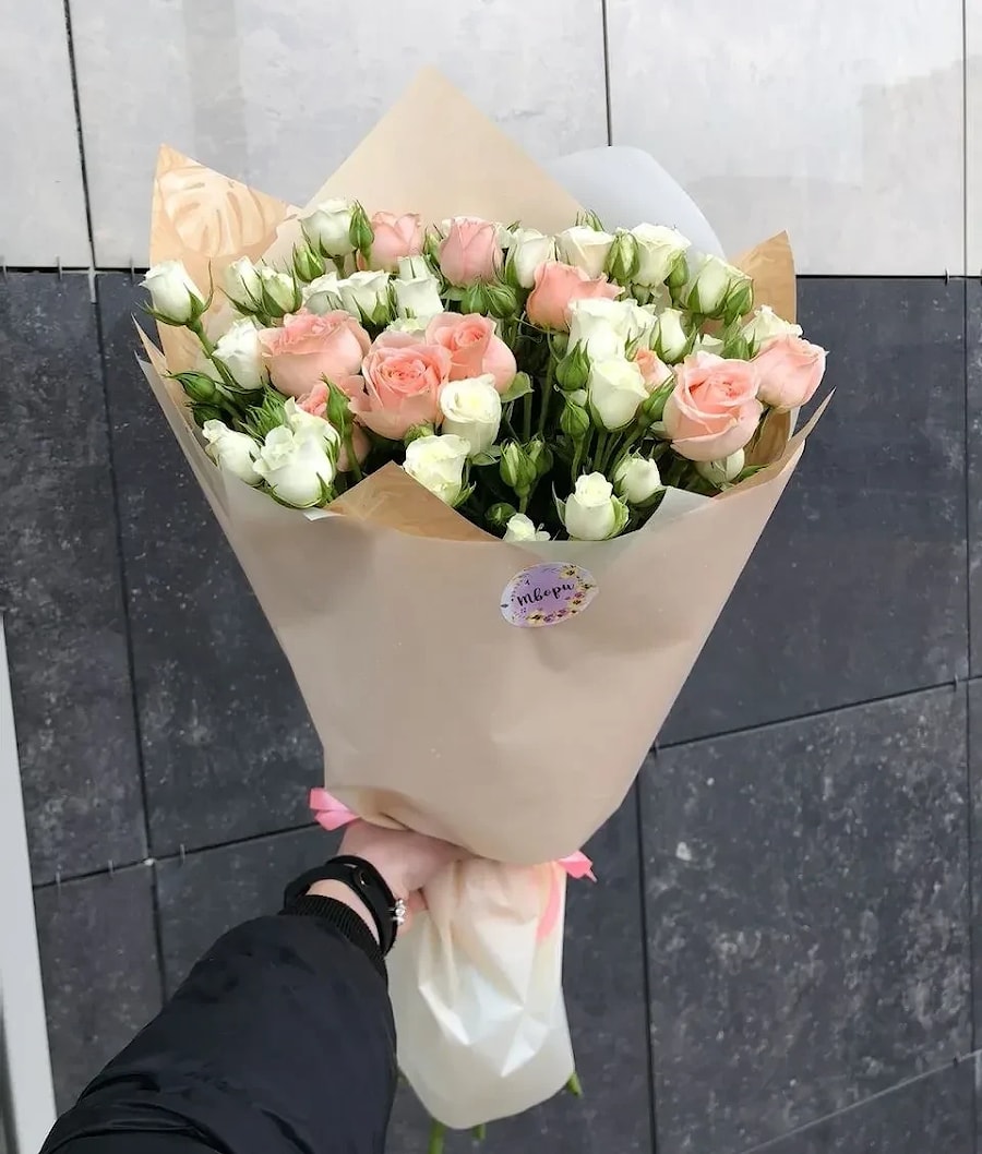 Букет №4 из роз и альстромерии "Долина"