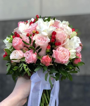 Букет невесты № 16 из розы "Розы и Лизиантус" 152.00