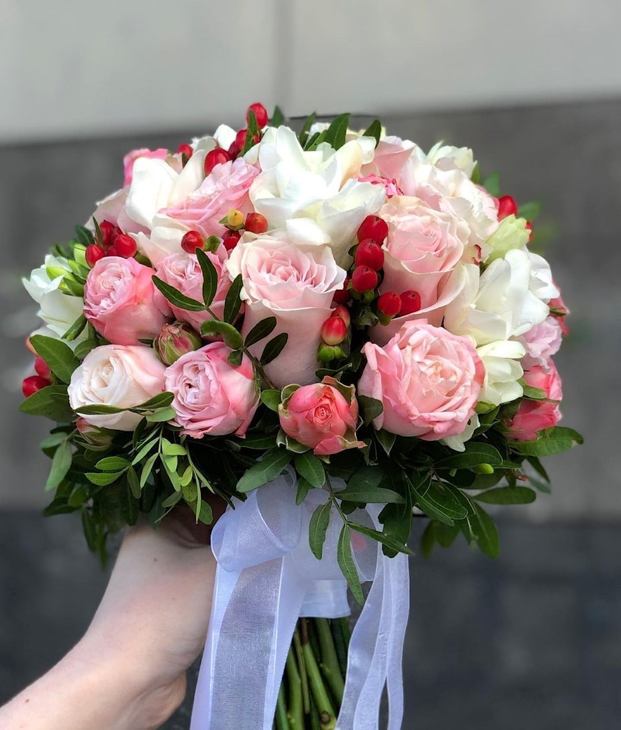 Букет невесты № 16 из розы "Розы и Лизиантус" 152.00