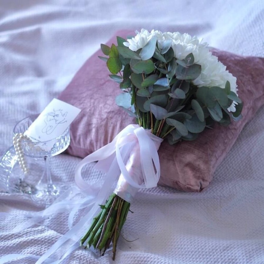 Букет невесты «Из белых хризантем»