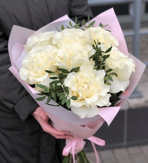 Букет "Мерси" из семи белых французских роз