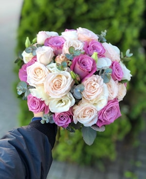 Свадебный букет для невесты № 14 "Персиковые и Розовые Розы"  210.00