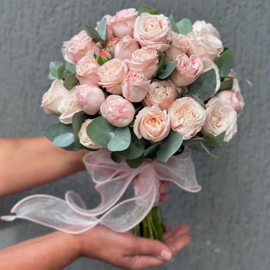 Букет невесты «Из кустовых роз Бомбастик»