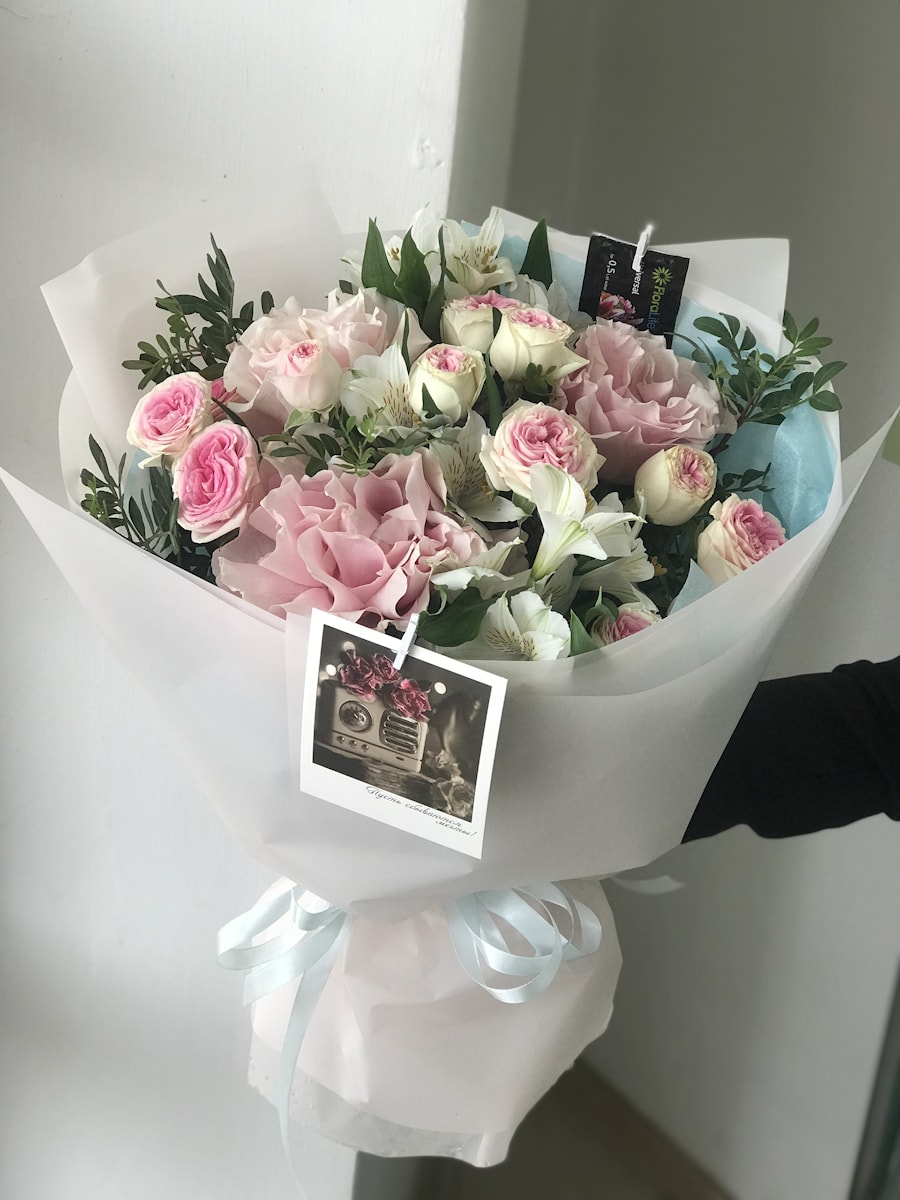 Букет "№8" Нежный Букет с Французской Розой и Кустовой Розой