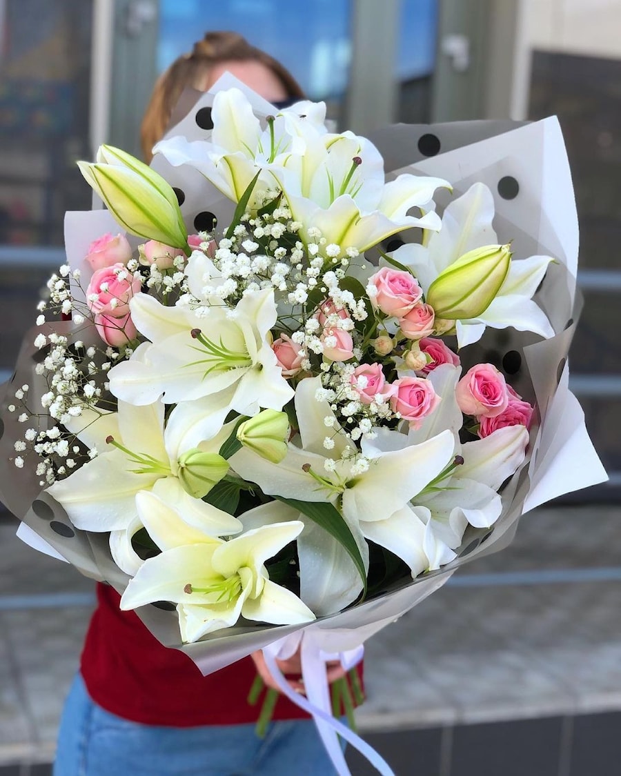Букет "№10-2" Лилия и Кустовая