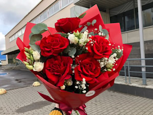 Букет "Красный" из 5 фрацузских роз