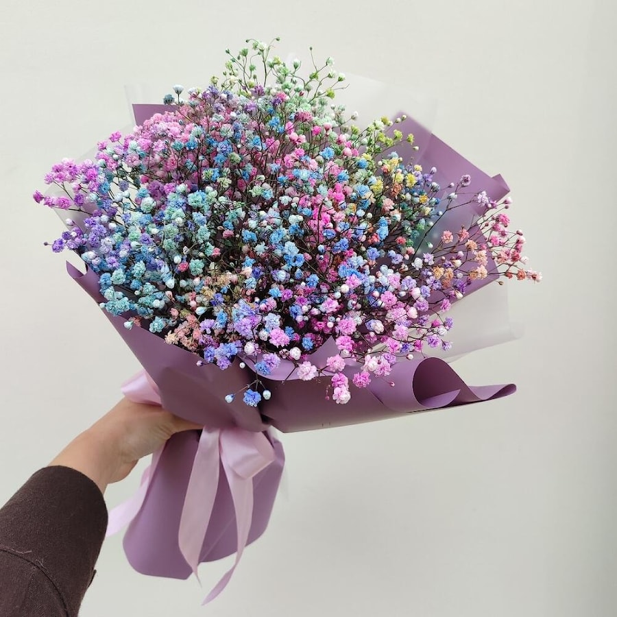 Букет из разноцветной гипсофилы