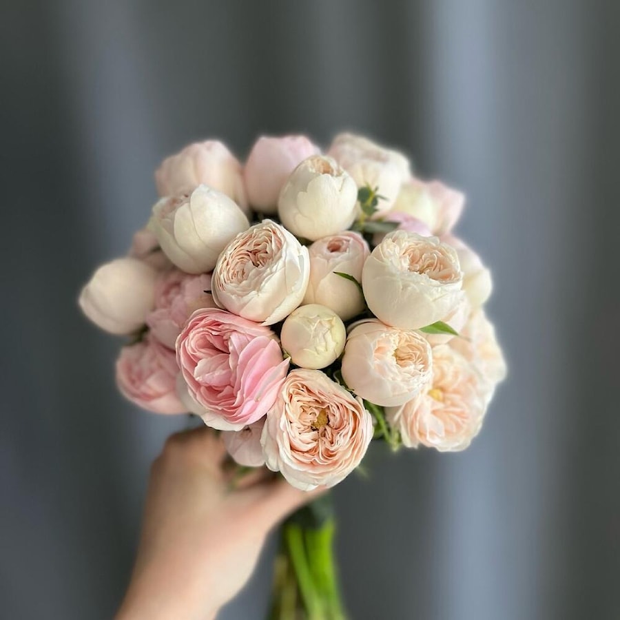 Свадебный букет "Веер роз"