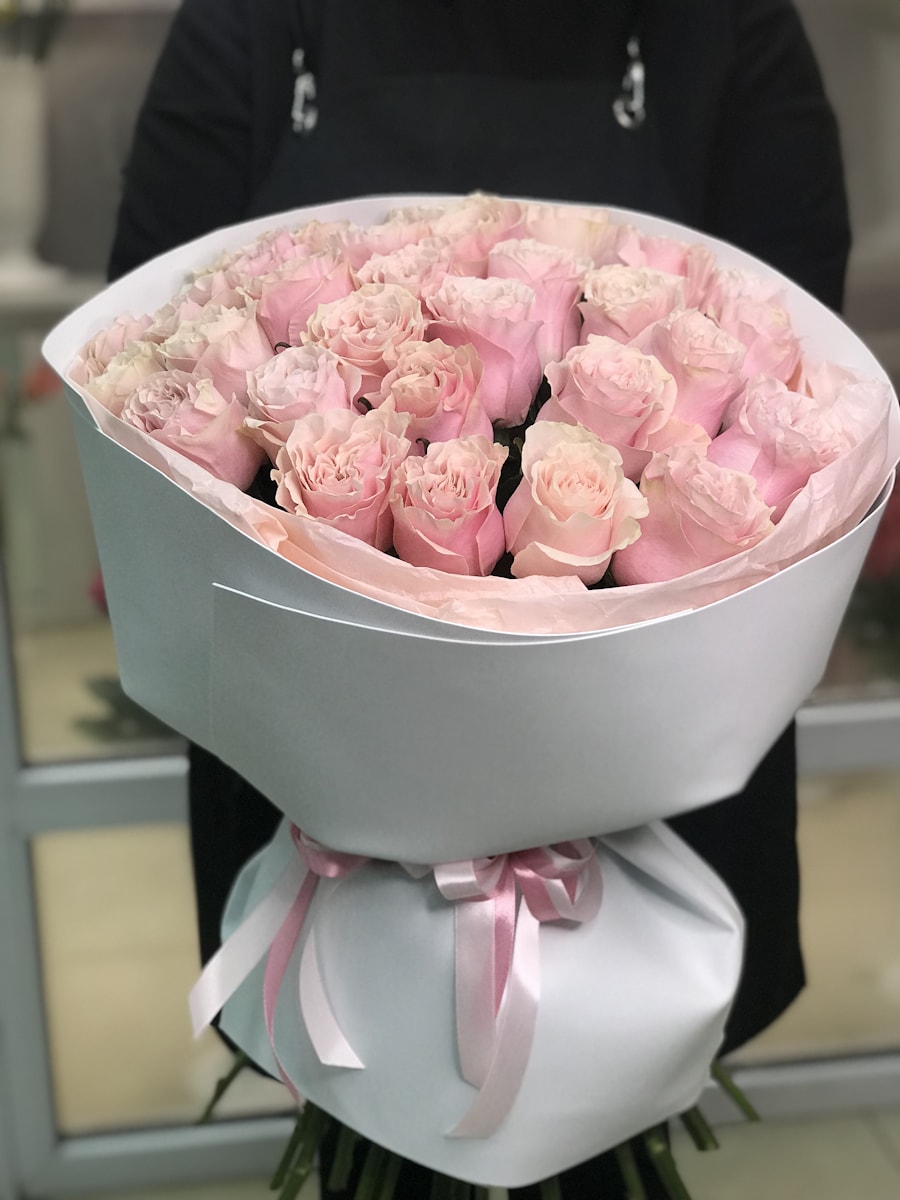 31 роза Pink Mondial