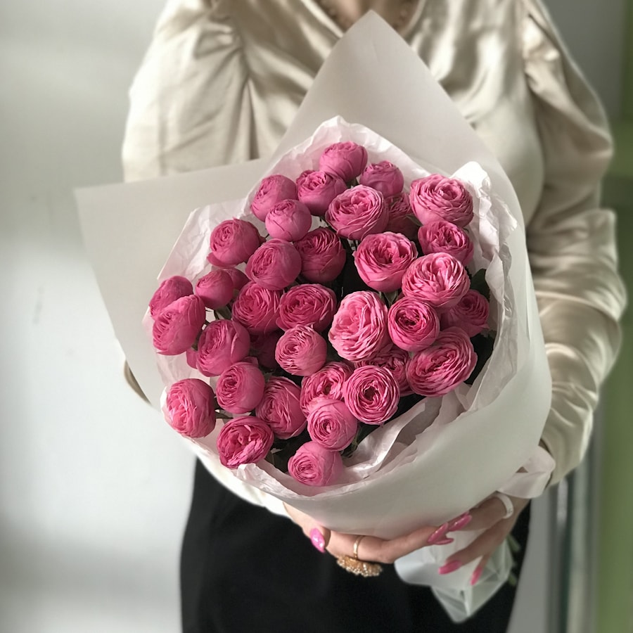 9 кустовых пионовидных роз Giselle Жизель