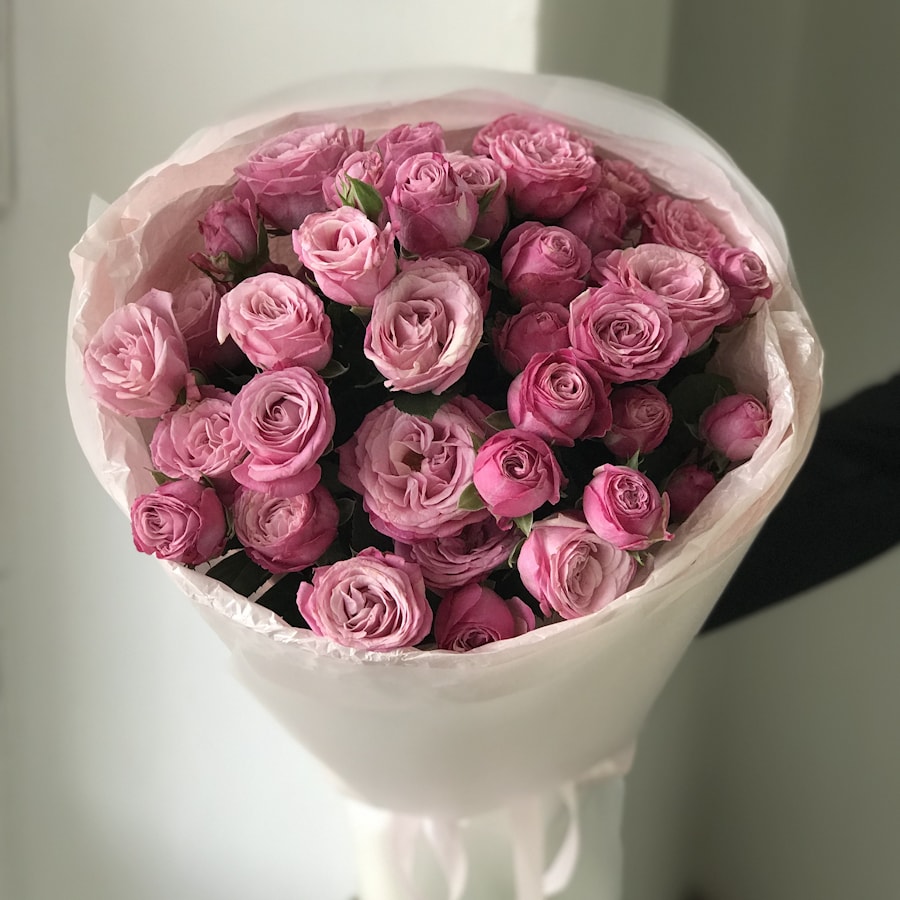 9 пионовидных кустовых роз Бомбастик