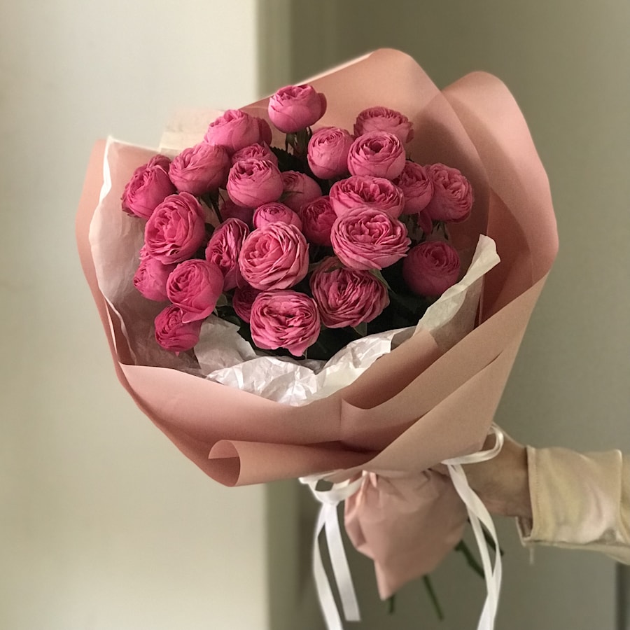 7 кустовых пионовидных роз Giselle Жизель