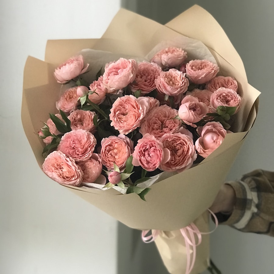 7 кустовых пионовидных роз Julietta