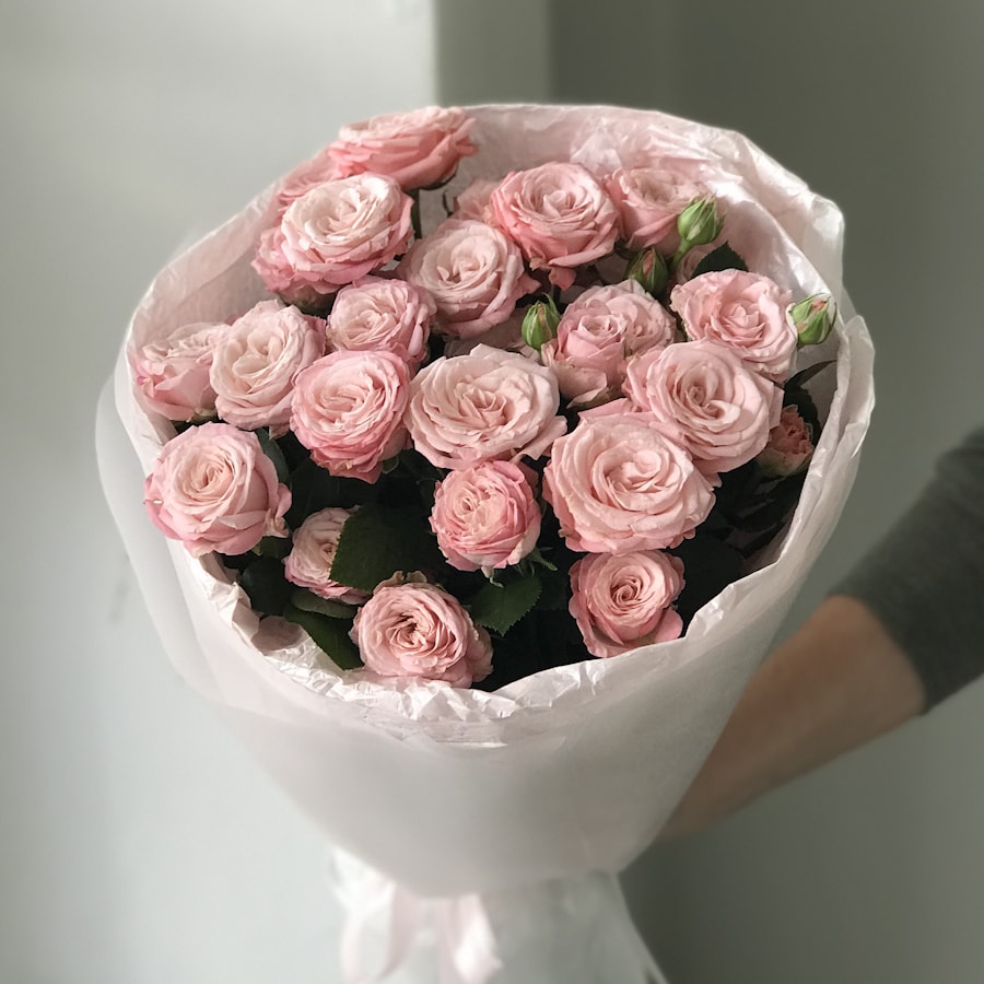 7 пионовидных кустовых роз Бомбастик