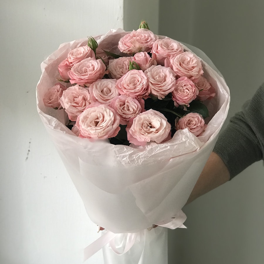 5 кустовых пионовидных роз Бомбастик