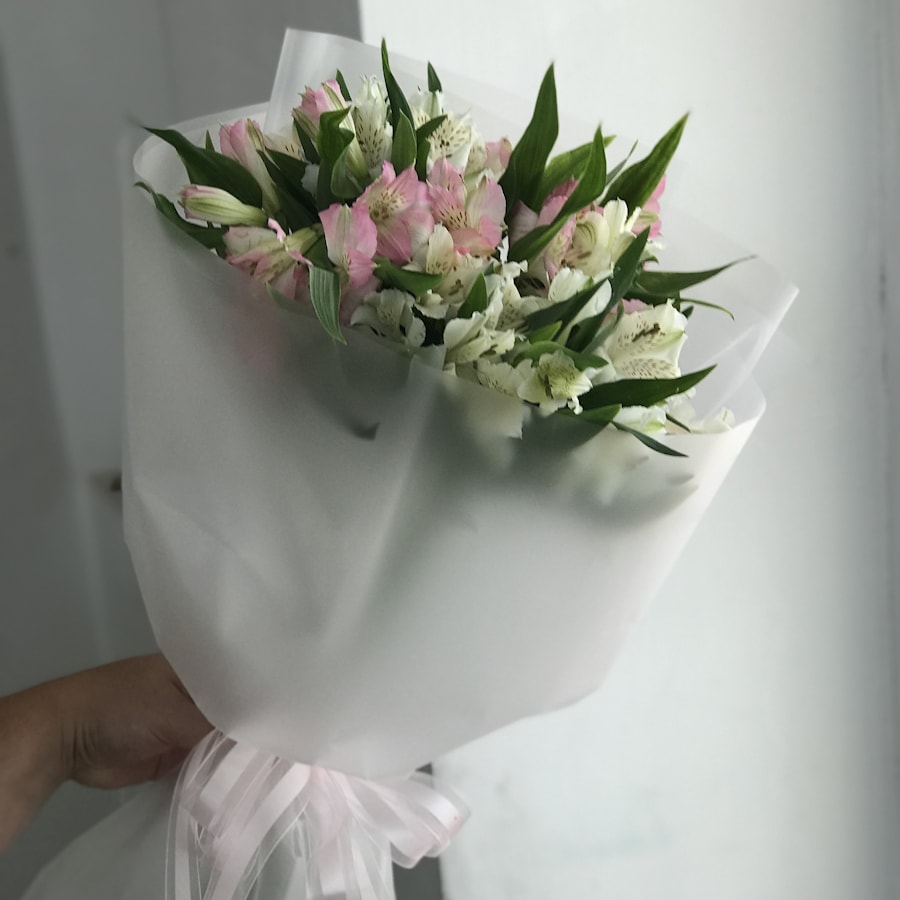 7 альстромерий в стильной упаковке 