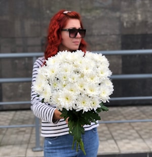 Хризантема белая ветка